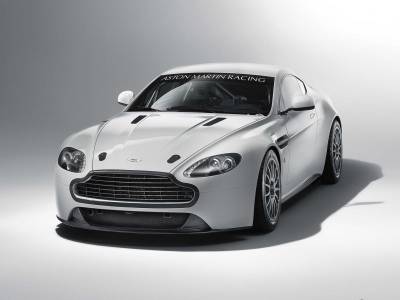 Aston-Martin-Vantage-GT4-2011