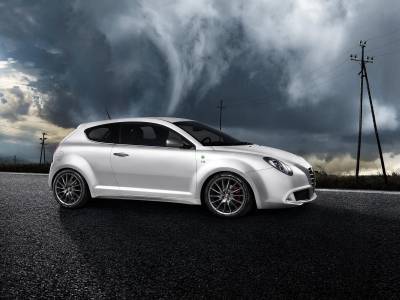 НАВИНКИ 2011-Alfa-Romeo-MiTo-Special-Version-Quadr