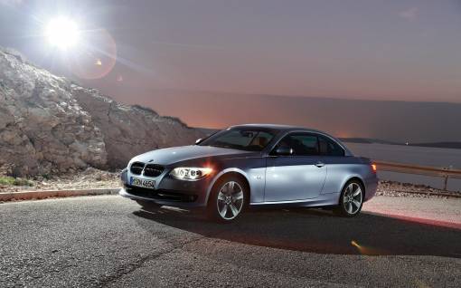 BMW 3 series под фонарем