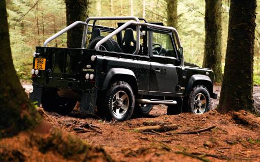 LR defender-svx